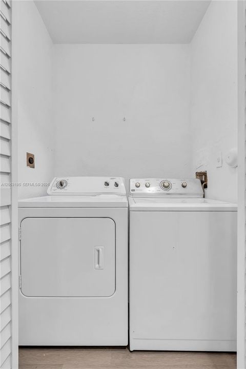 В аренду: $3,300 (4 спален, 2 ванн, 2000 Квадратных фут)