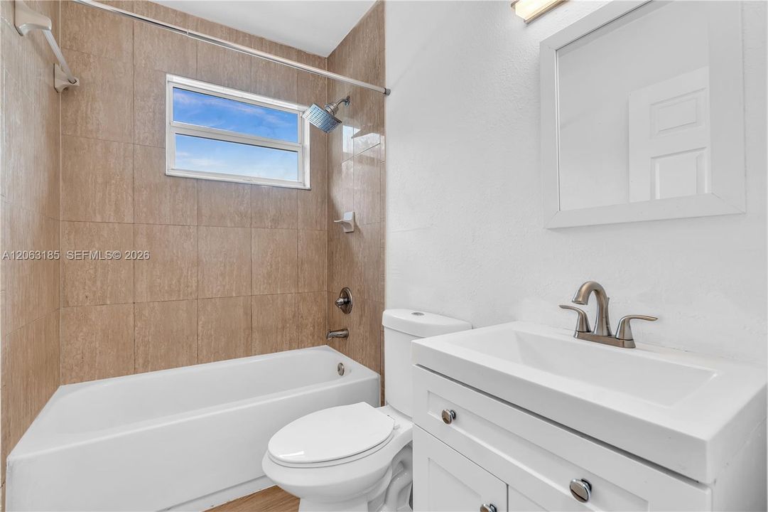 В аренду: $3,300 (4 спален, 2 ванн, 2000 Квадратных фут)