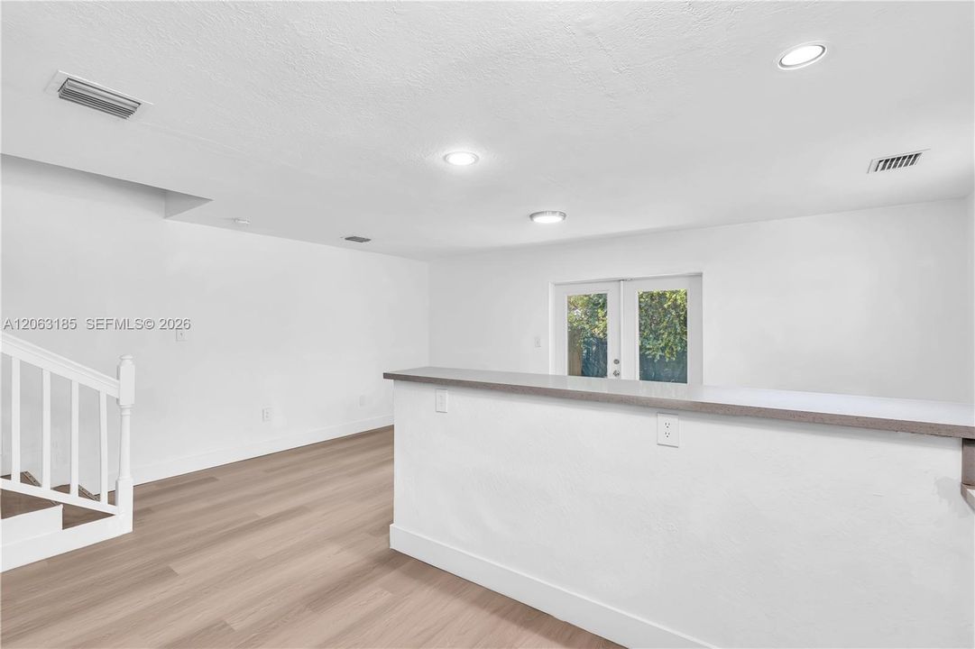 В аренду: $3,300 (4 спален, 2 ванн, 2000 Квадратных фут)