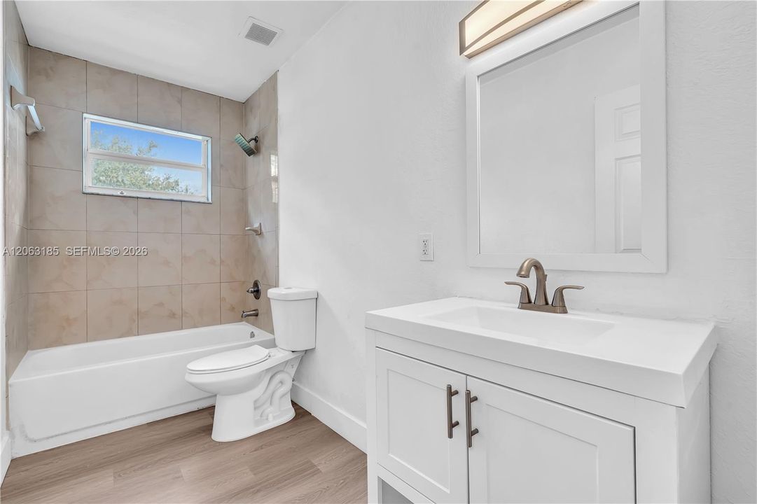 В аренду: $3,300 (4 спален, 2 ванн, 2000 Квадратных фут)