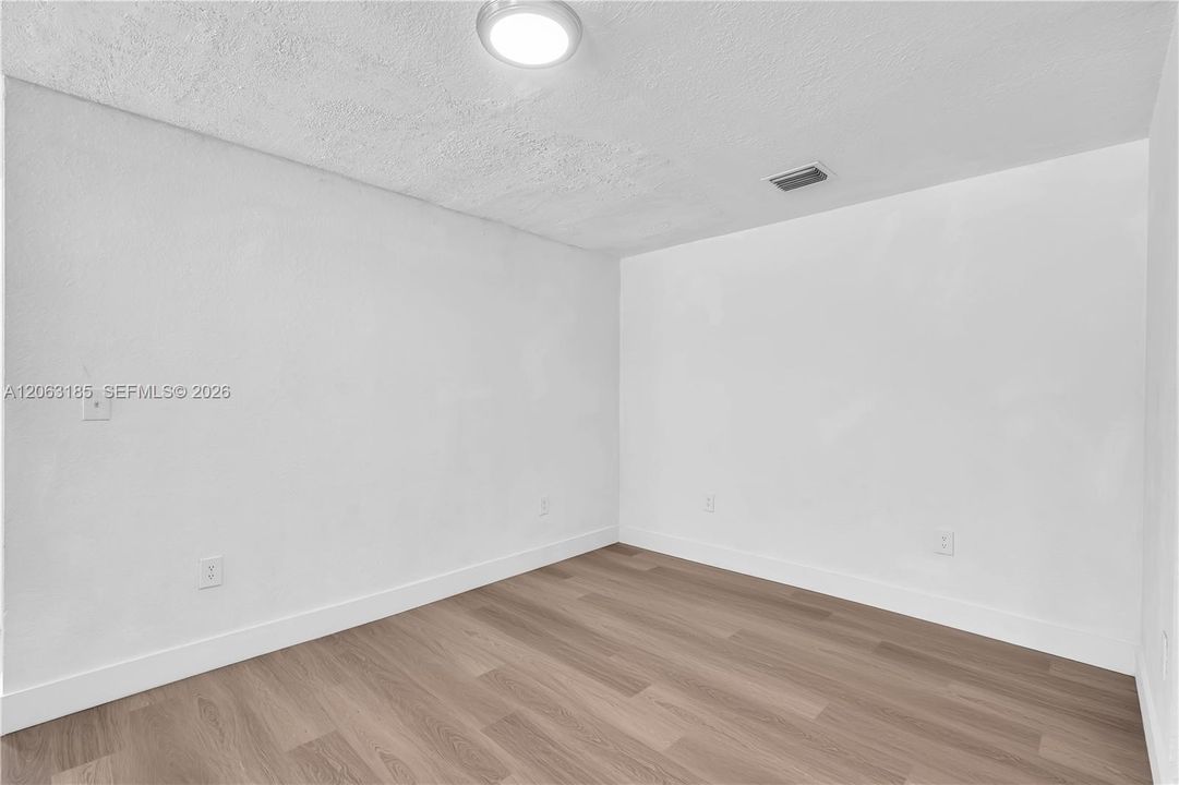В аренду: $3,300 (4 спален, 2 ванн, 2000 Квадратных фут)