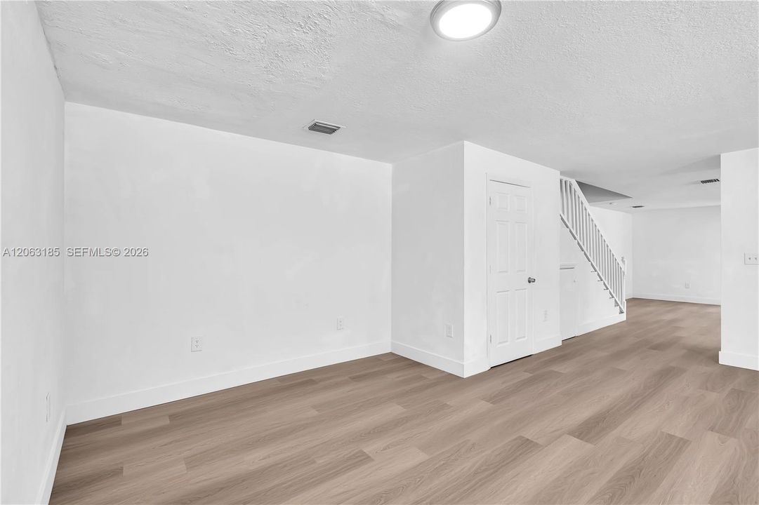 В аренду: $3,300 (4 спален, 2 ванн, 2000 Квадратных фут)