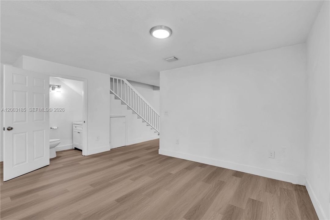В аренду: $3,300 (4 спален, 2 ванн, 2000 Квадратных фут)
