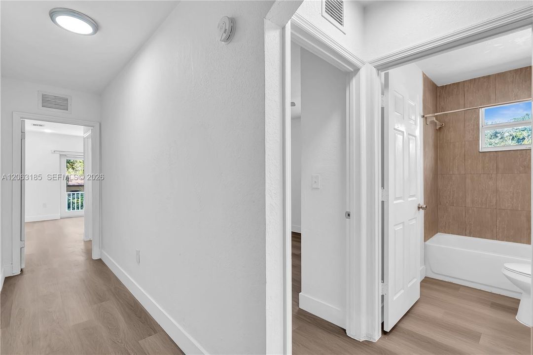 В аренду: $3,300 (4 спален, 2 ванн, 2000 Квадратных фут)