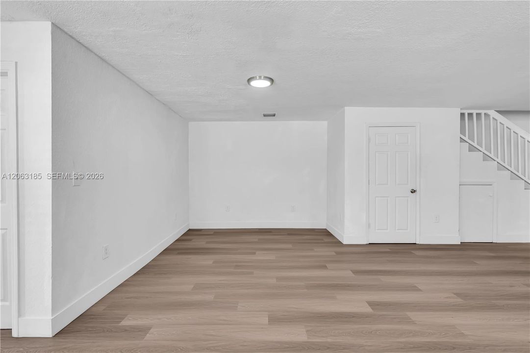 В аренду: $3,300 (4 спален, 2 ванн, 2000 Квадратных фут)