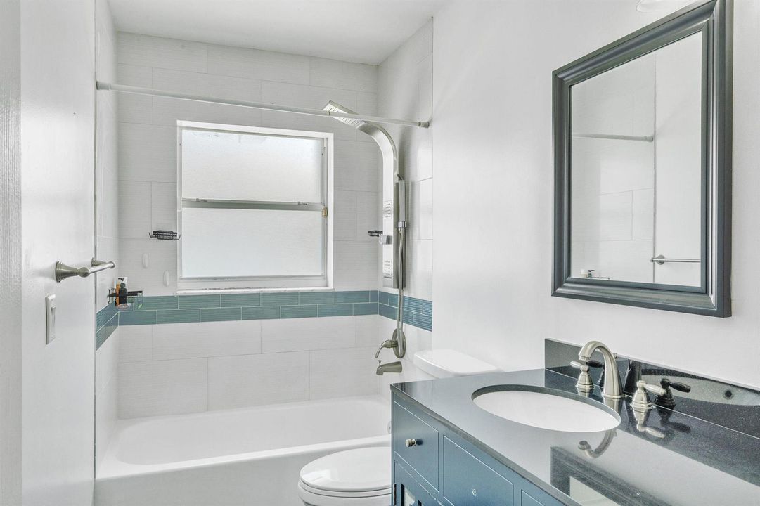 35 Guest Bathroom (3)
