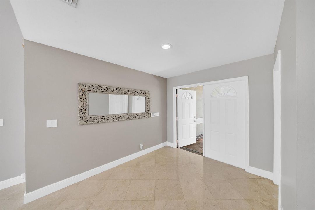 37 Entryway (2)
