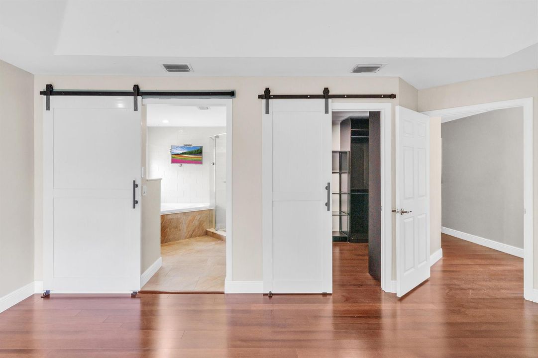 27 Primary Bathroom (1)