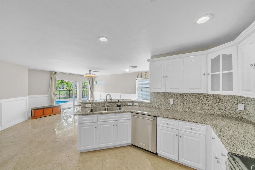 7 Kitchen (6)