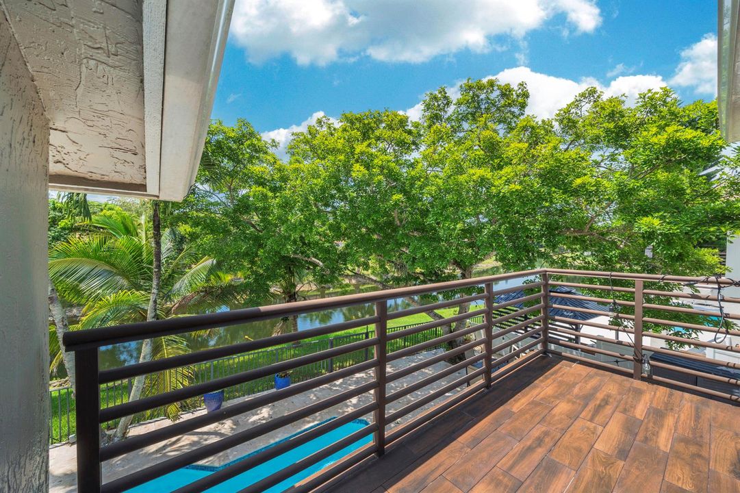 26 Balcony (1)