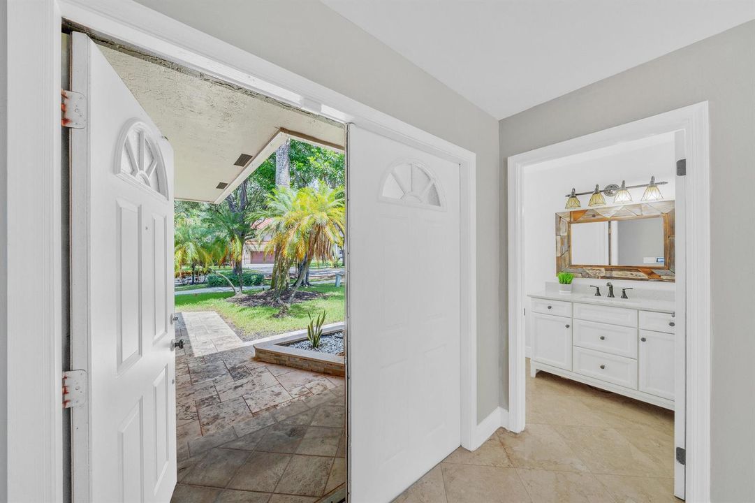 37 Entryway (3)