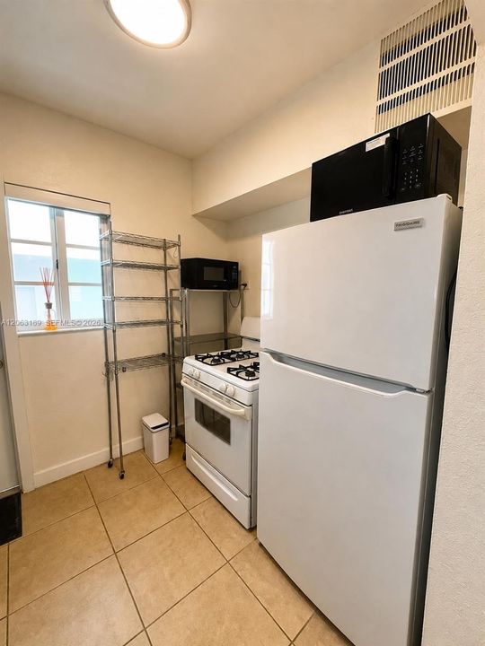 В аренду: $3,000 (2 спален, 1 ванн, 765 Квадратных фут)