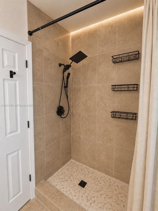 В аренду: $3,000 (2 спален, 1 ванн, 765 Квадратных фут)