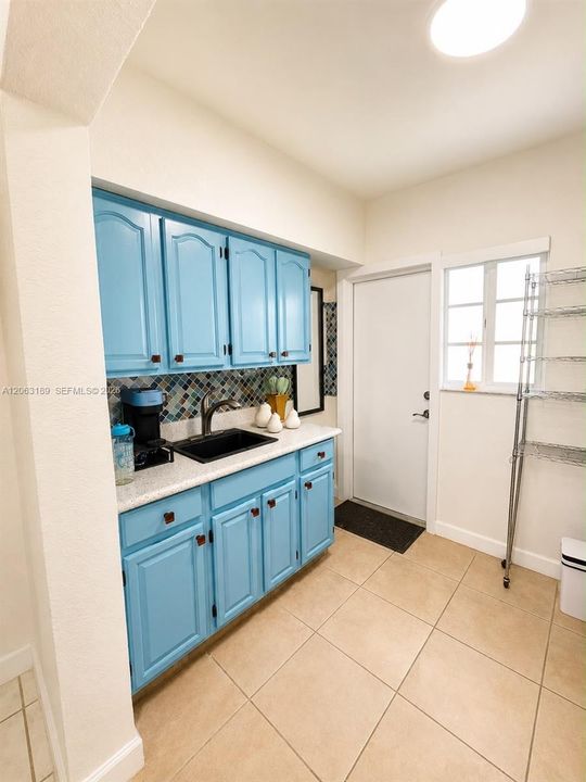 В аренду: $3,000 (2 спален, 1 ванн, 765 Квадратных фут)