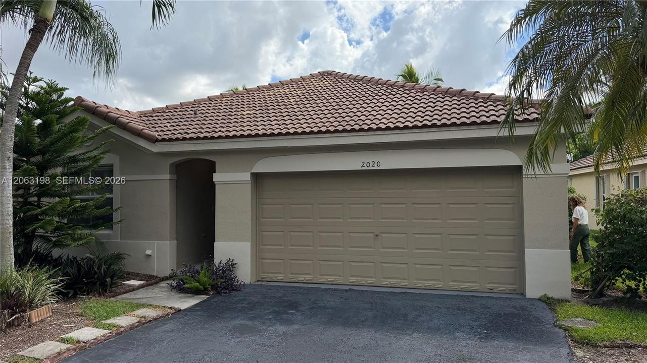 For Rent: $3,600 (3 beds, 2 baths, 1517 Square Feet)
