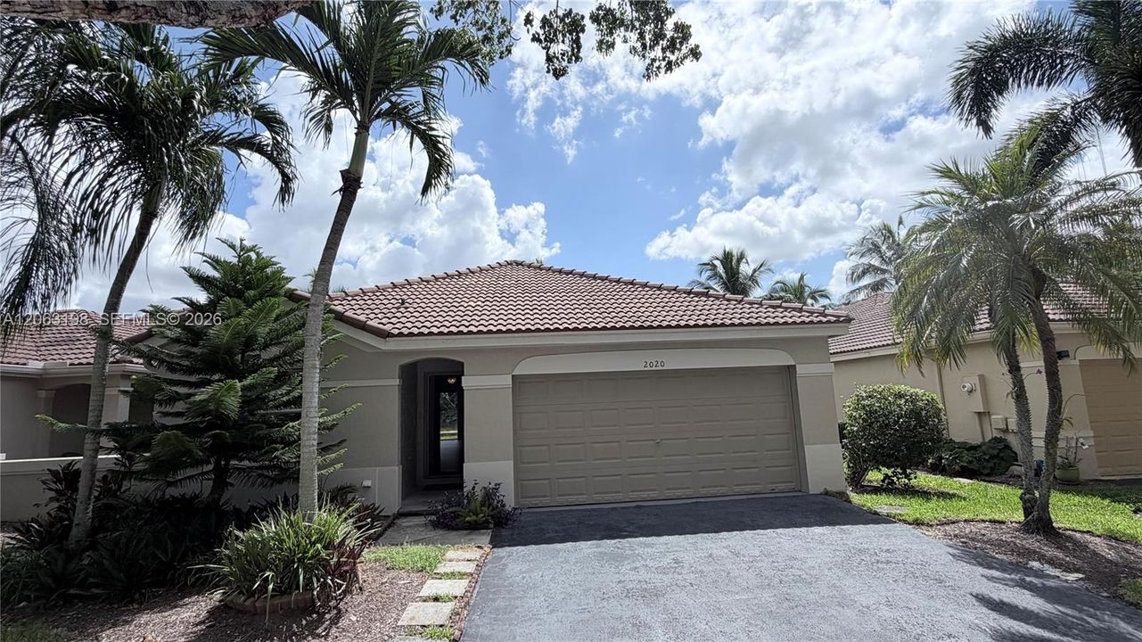 For Rent: $3,600 (3 beds, 2 baths, 1517 Square Feet)