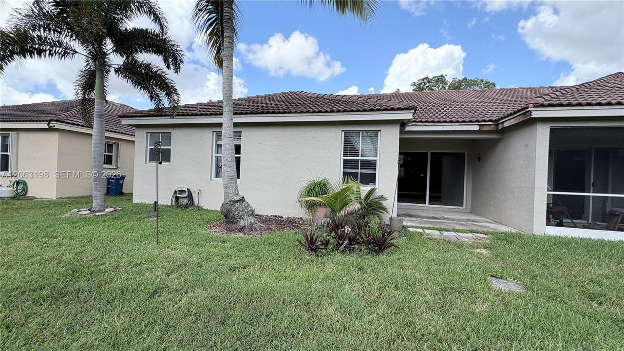 For Rent: $3,600 (3 beds, 2 baths, 1517 Square Feet)