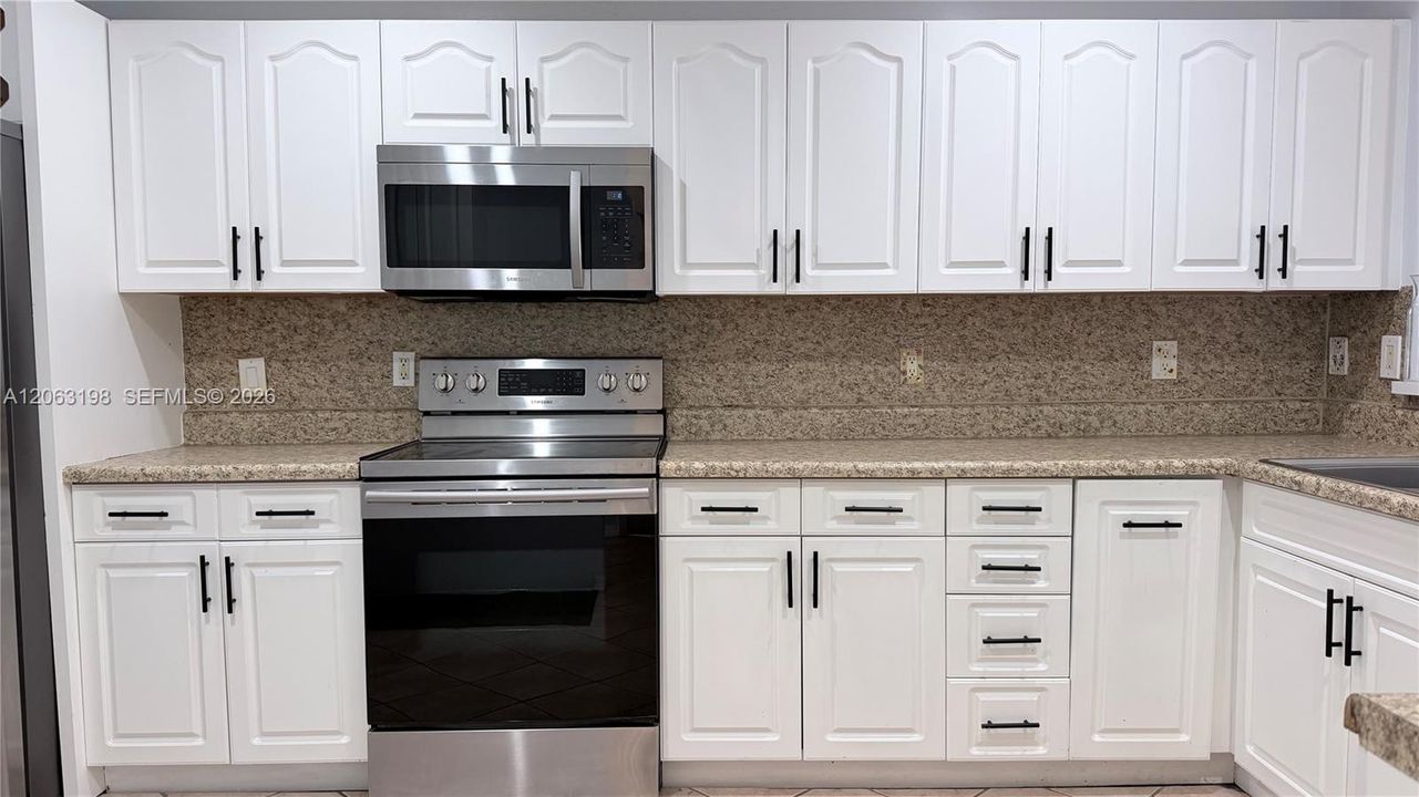 For Rent: $3,600 (3 beds, 2 baths, 1517 Square Feet)