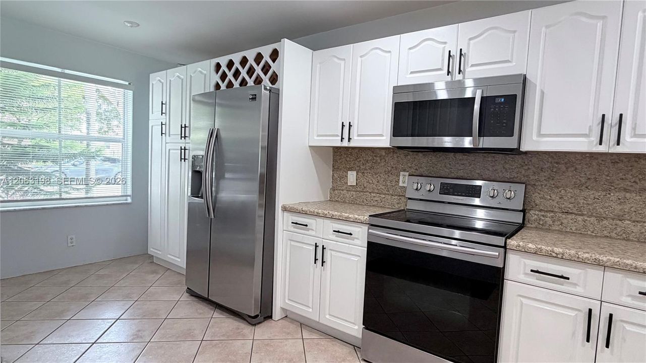 For Rent: $3,600 (3 beds, 2 baths, 1517 Square Feet)