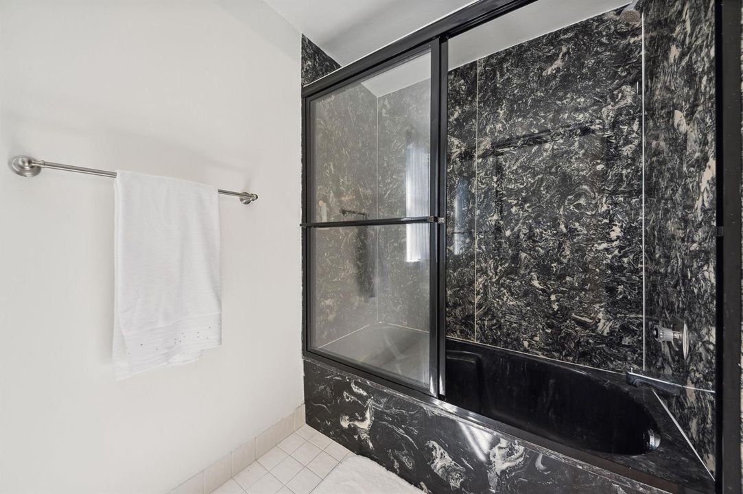 18_4600-S-Ocean-Blvd_Apt-301_Primary-Bat