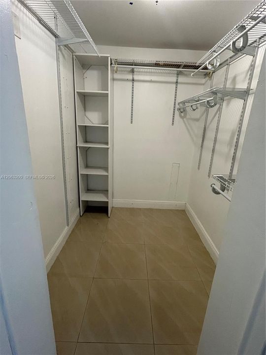 For Rent: $1,350 (1 beds, 1 baths, 600 Square Feet)