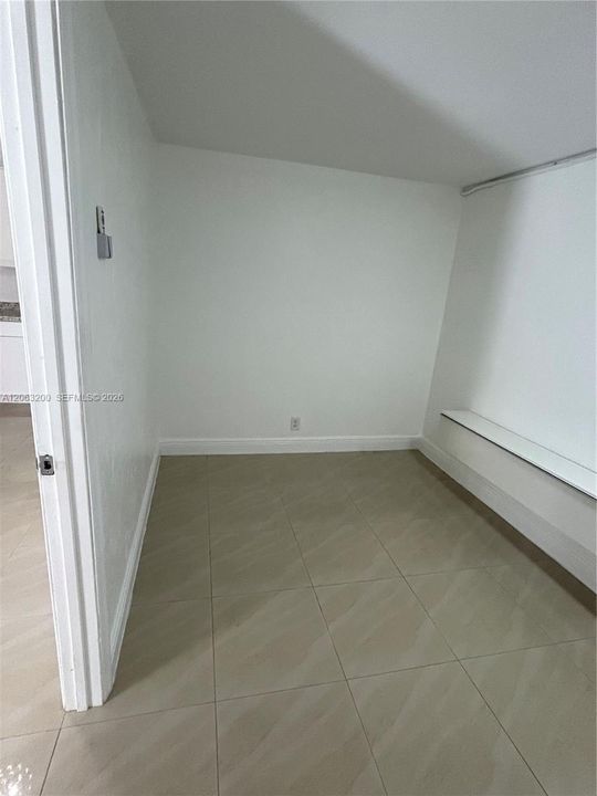 For Rent: $1,350 (1 beds, 1 baths, 600 Square Feet)