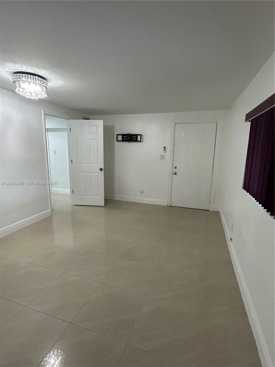 For Rent: $1,350 (1 beds, 1 baths, 600 Square Feet)
