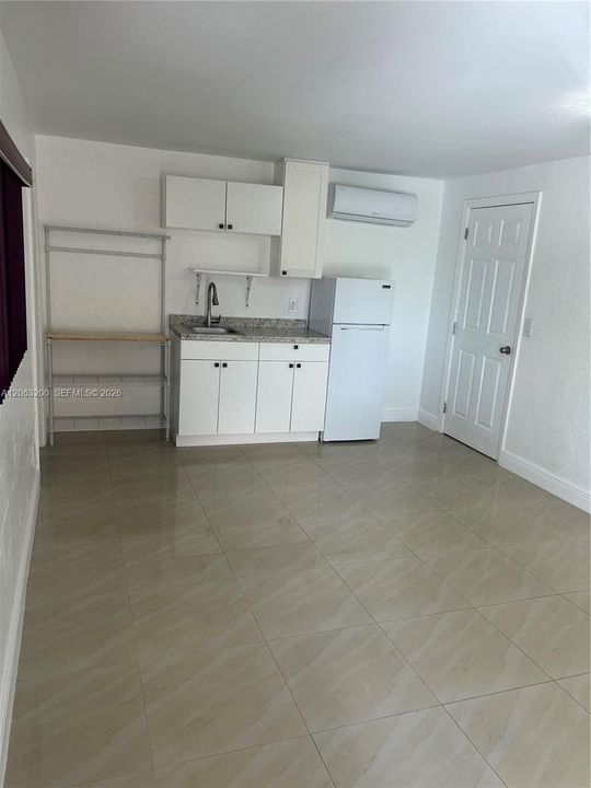 For Rent: $1,350 (1 beds, 1 baths, 600 Square Feet)