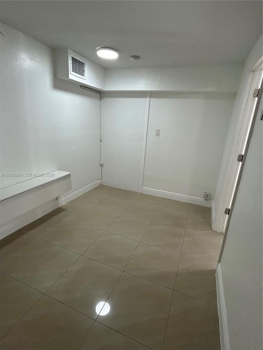 For Rent: $1,350 (1 beds, 1 baths, 600 Square Feet)