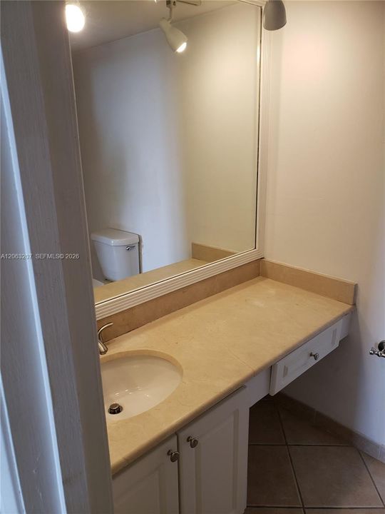 В аренду: $2,800 (1 спален, 1 ванн, 910 Квадратных фут)