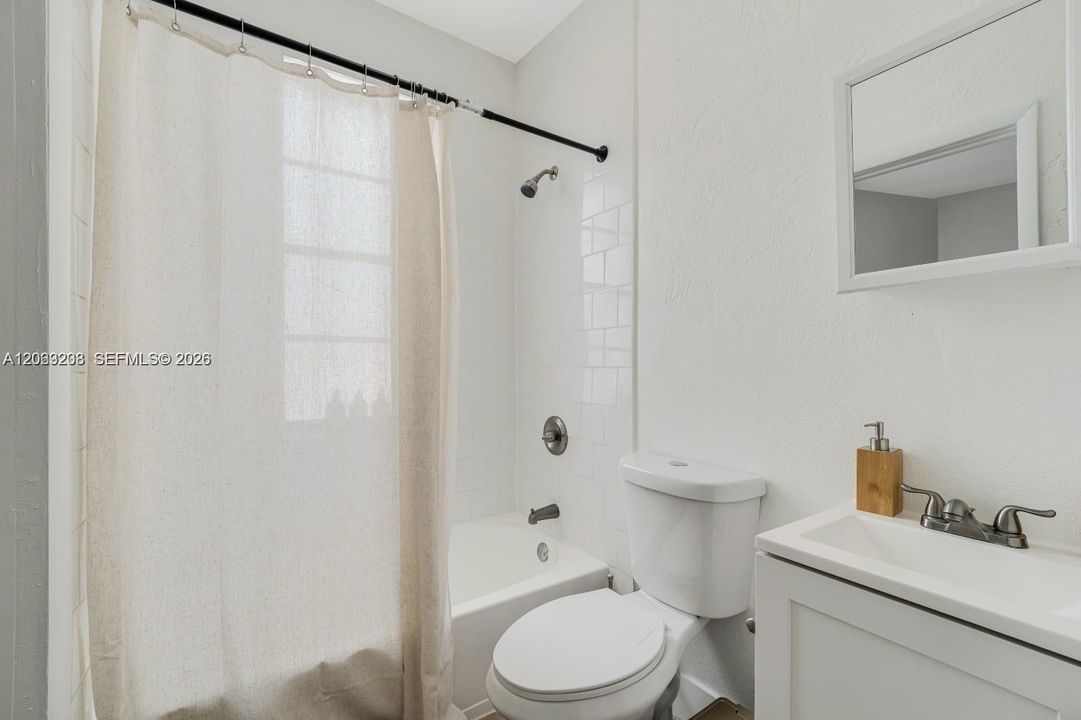 For Rent: $1,900 (2 beds, 1 baths, 800 Square Feet)