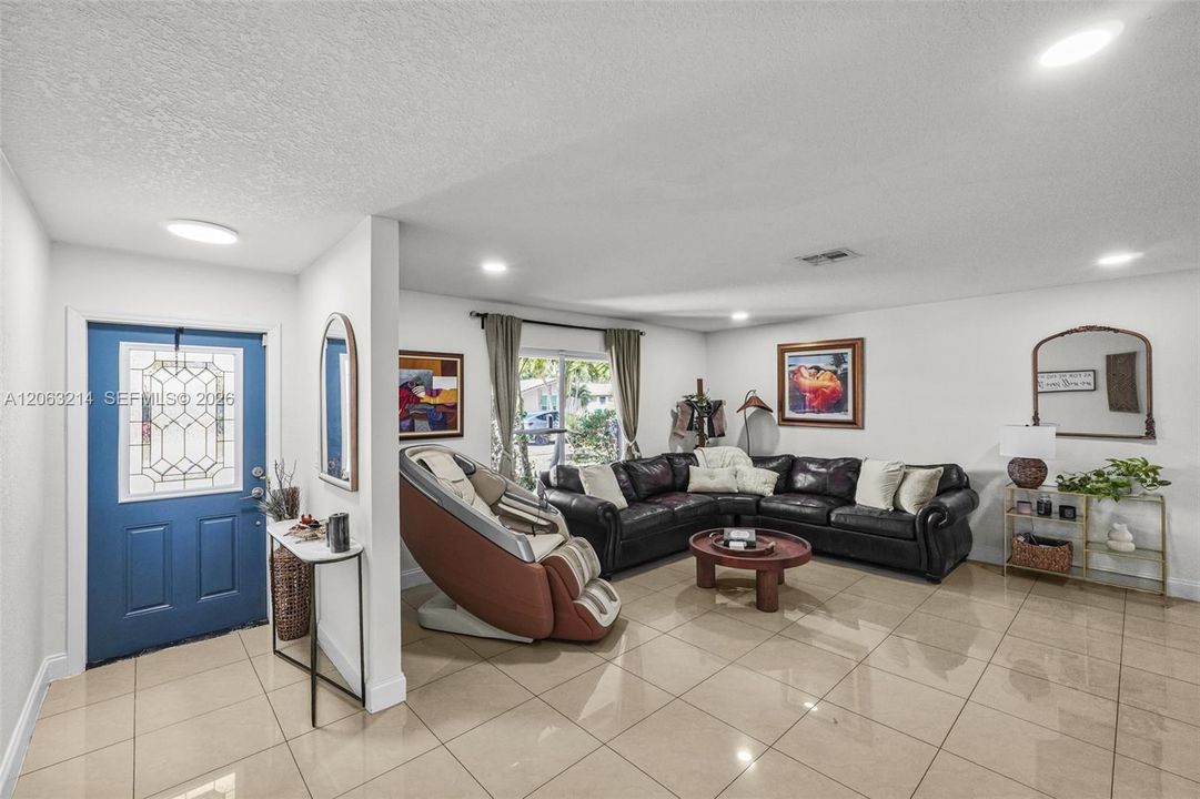 В аренду: $4,395 (3 спален, 2 ванн, 2213 Квадратных фут)