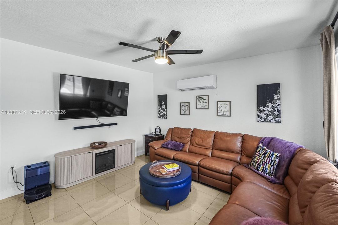 В аренду: $4,395 (3 спален, 2 ванн, 2213 Квадратных фут)