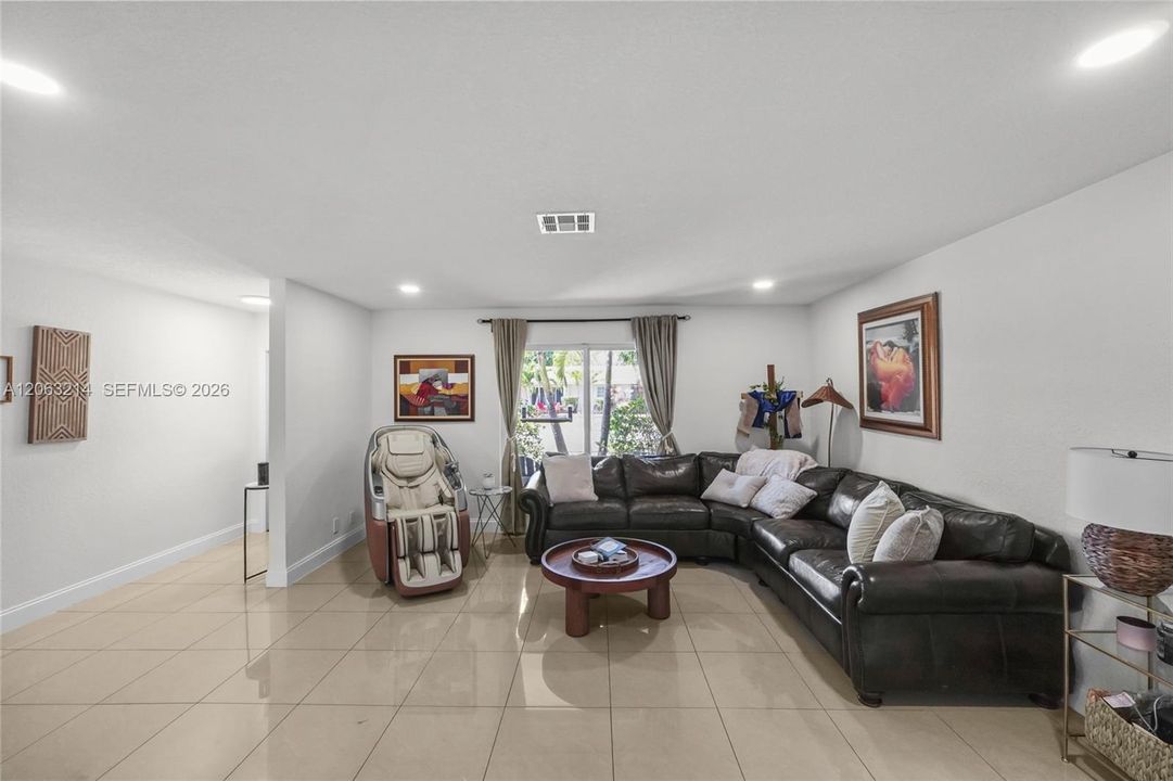 В аренду: $4,395 (3 спален, 2 ванн, 2213 Квадратных фут)