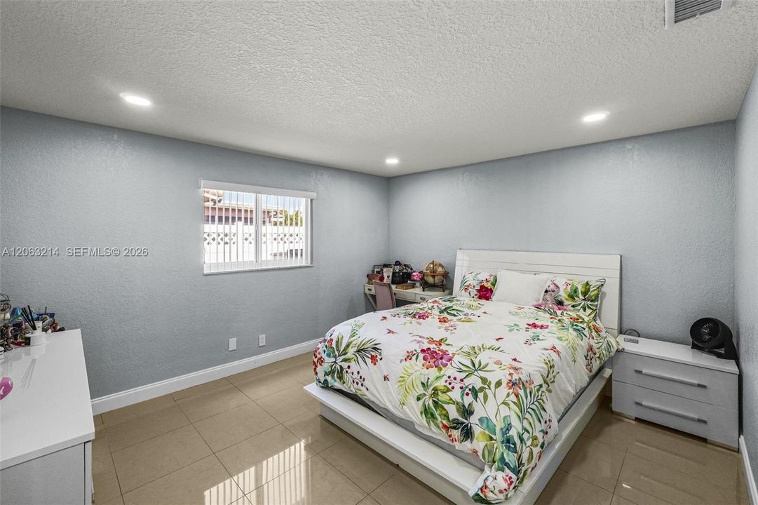 В аренду: $4,395 (3 спален, 2 ванн, 2213 Квадратных фут)