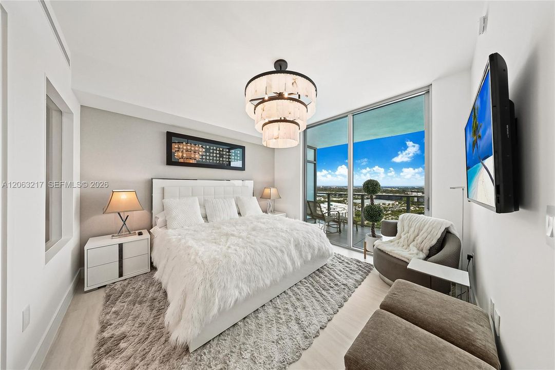 For Sale: $1,385,000 (1 beds, 1 baths, 962 Square Feet)