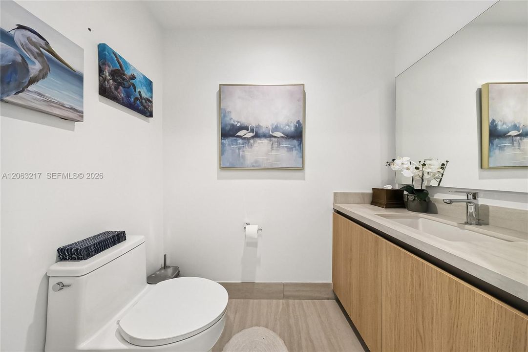 For Sale: $1,385,000 (1 beds, 1 baths, 962 Square Feet)