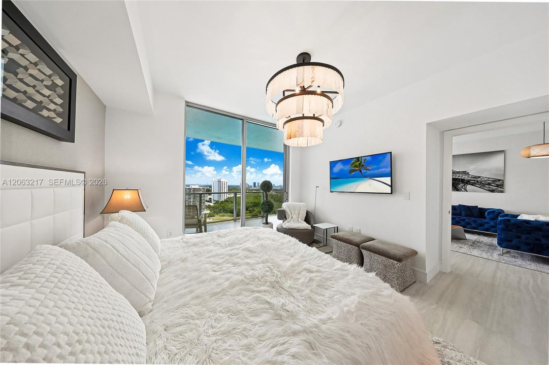 For Sale: $1,385,000 (1 beds, 1 baths, 962 Square Feet)