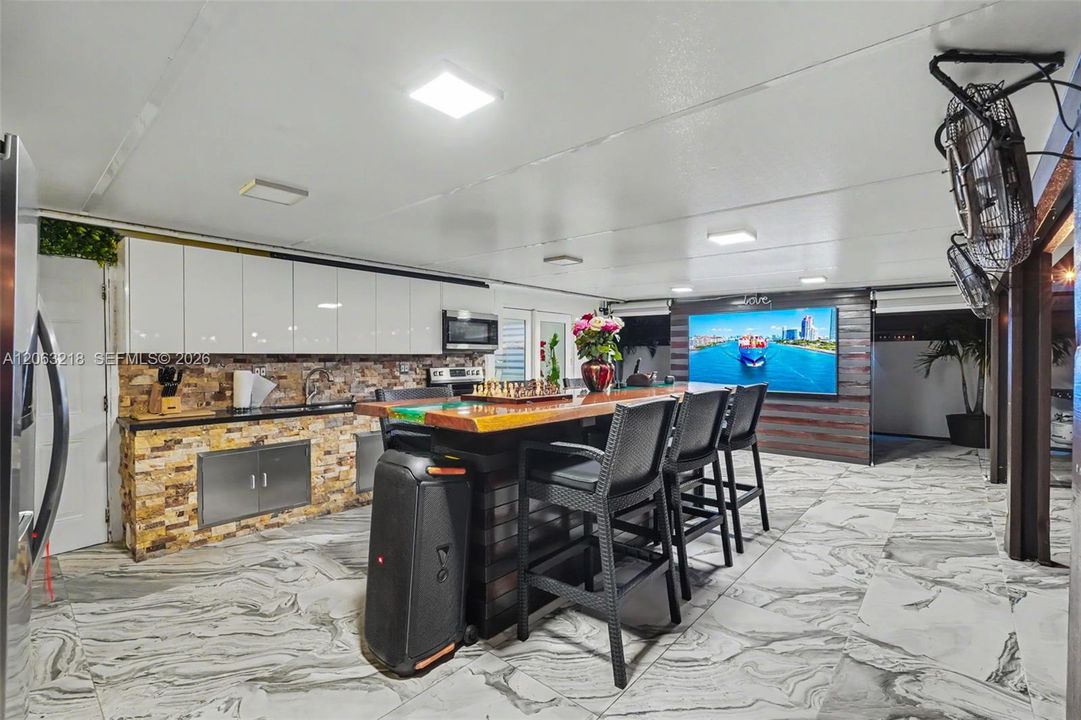 На продажу: $850,000 (3 спален, 2 ванн, 1629 Квадратных фут)