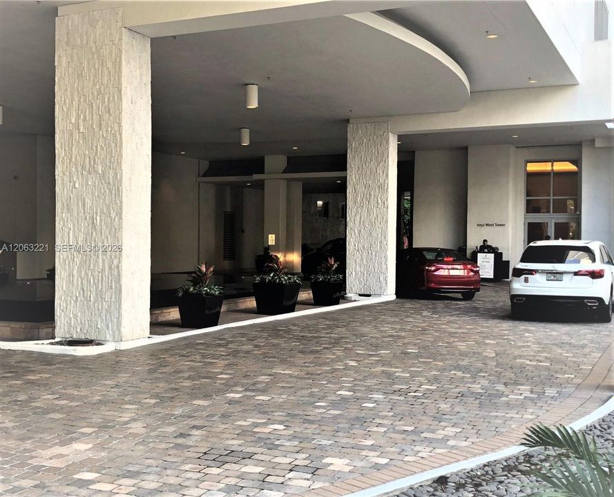 Под контрактом: $2,950 (1 спален, 1 ванн, 968 Квадратных фут)