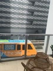Под контрактом: $2,950 (1 спален, 1 ванн, 968 Квадратных фут)