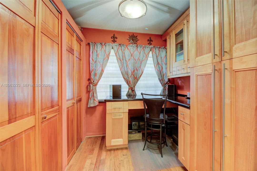 На продажу: $375,000 (2 спален, 2 ванн, 1189 Квадратных фут)