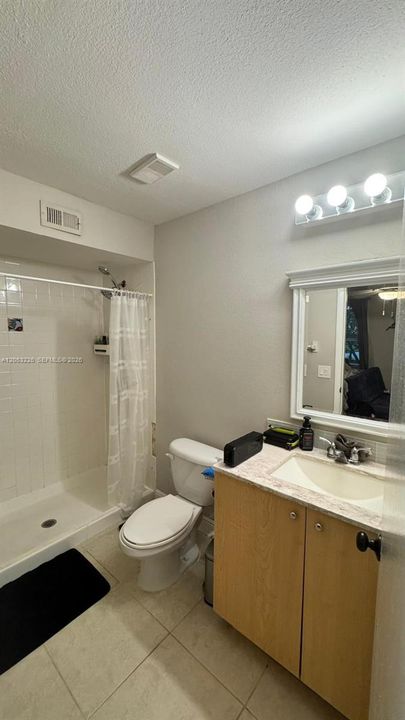 В аренду: $2,350 (2 спален, 2 ванн, 946 Квадратных фут)