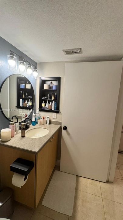 В аренду: $2,350 (2 спален, 2 ванн, 946 Квадратных фут)