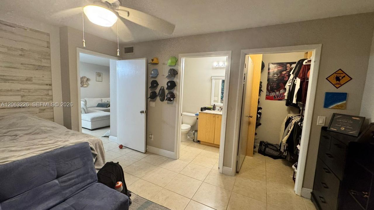 В аренду: $2,350 (2 спален, 2 ванн, 946 Квадратных фут)