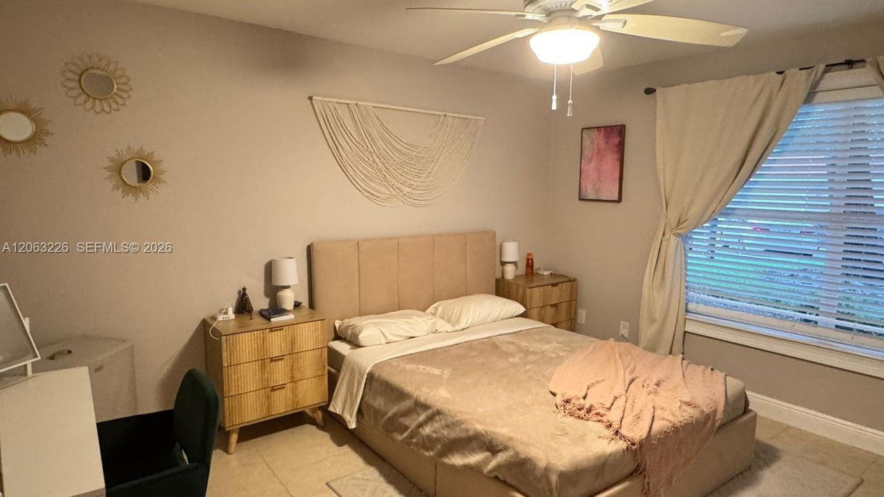 В аренду: $2,350 (2 спален, 2 ванн, 946 Квадратных фут)