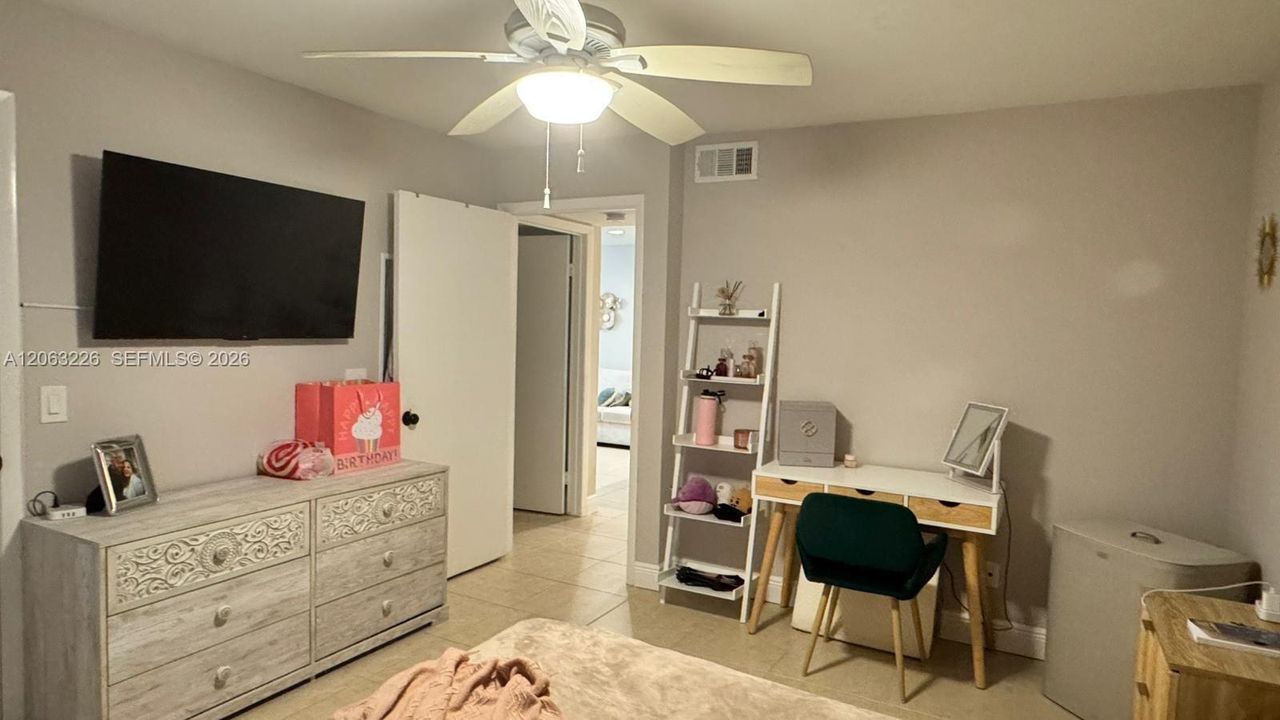 В аренду: $2,350 (2 спален, 2 ванн, 946 Квадратных фут)