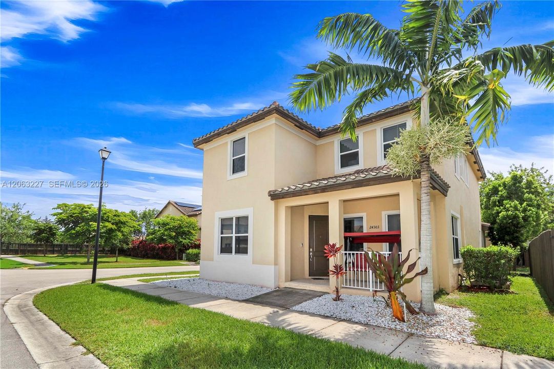 En Venta: $535,000 (4 camas, 2 baños, 2262 Pies cuadrados)