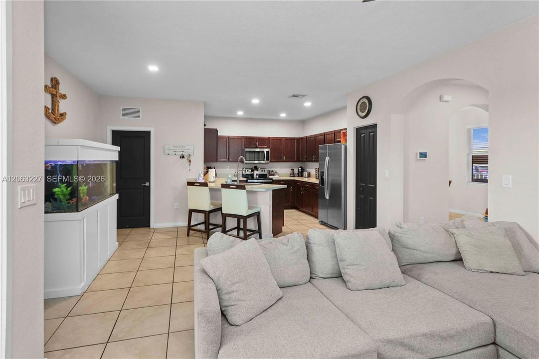 En Venta: $535,000 (4 camas, 2 baños, 2262 Pies cuadrados)
