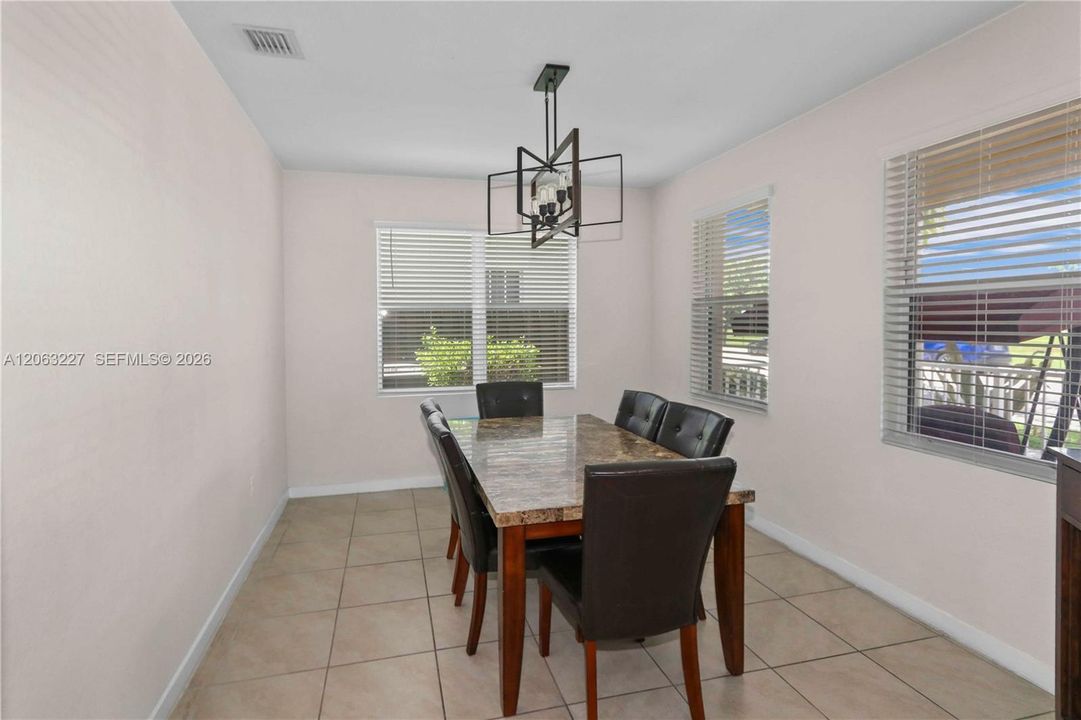 En Venta: $535,000 (4 camas, 2 baños, 2262 Pies cuadrados)